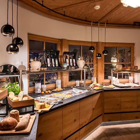 Alois 4 Sterne Superior Szálloda 4*