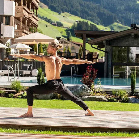 Alois 4 Sterne Superior Szálloda Tux