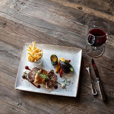 Alois 4 Sterne Superior 4* Tux