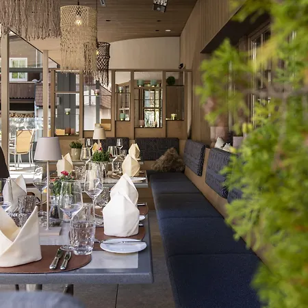 Alois 4 Sterne Superior 4* Tux