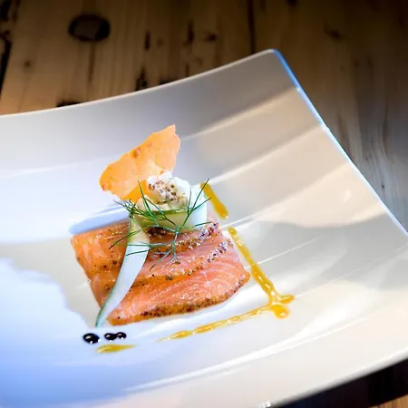 Alois 4 Sterne Superior 4* Tux